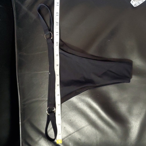 💙 4/$20 Bikini bottoms - Picture 1 of 3